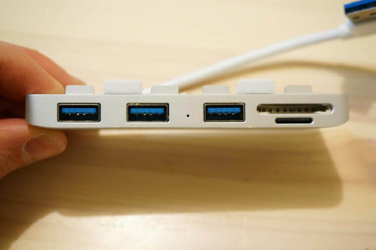 AnikksのiMac用USBハブのポート