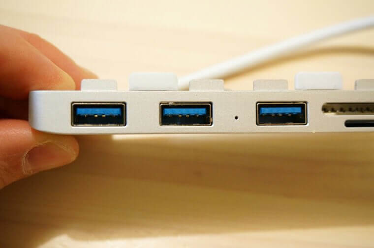 AnikksのiMac用USBハブのUSBポート