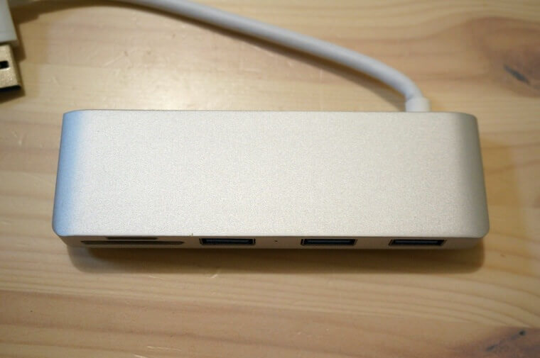 AnikksのiMac用USBハブの下面