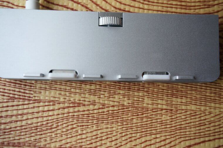 AnikksのiMac用USBハブの万力を揃えたところ