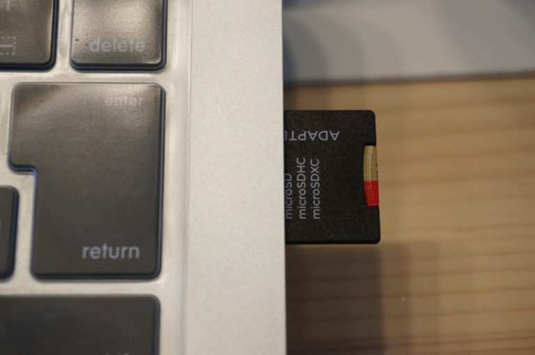 MacにSDカードを挿入