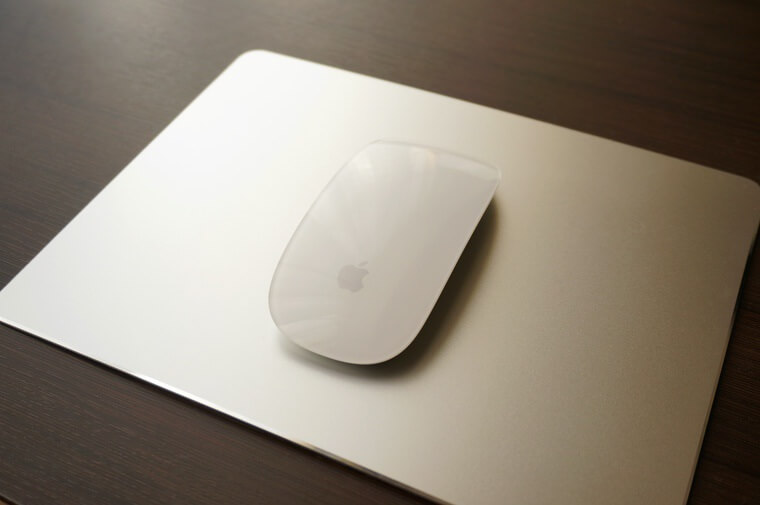 Mac用アルミマウスパッドとMagic Mouse