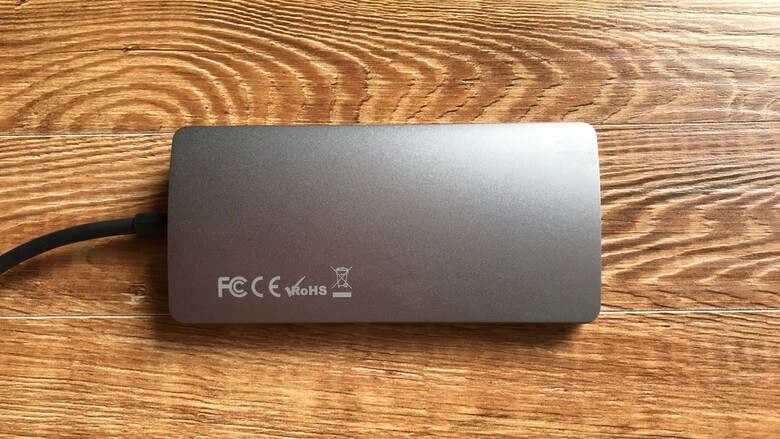 Satechi V2 USB-Type Cマルチハブの裏面