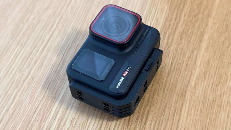 Insta360 縦横マウントをAce Proに装着