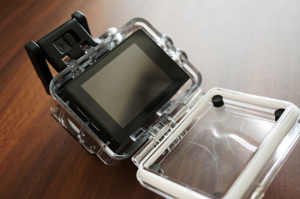 elephone-explorer-x31.JPG Elephone explorer xの防水ケースを外して開けたところ