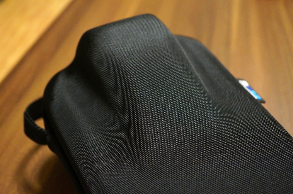 Karma Gripケース蓋側のスタビライザー部分を外側から