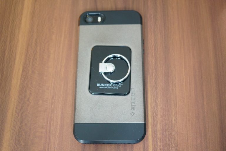 iPhoneSEへのバンカーリングの貼り付け位置