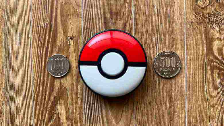 Pokémon GO Plus +を100円玉と500円玉と比較