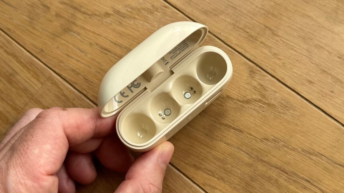 SOUNDPEATS CCイヤーカフイヤホンのケースの中身