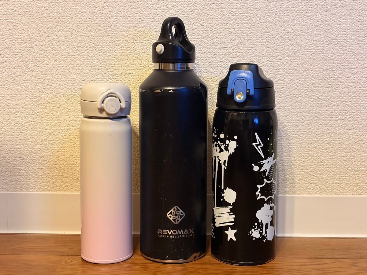 食洗機で洗っているサーモス500mlとREVOMAX950mlの水筒
サーモス説明	thermos-500ml-dishwasher-safe.jpg	食洗機対応モデルとして使っているサーモス500mlの水筒